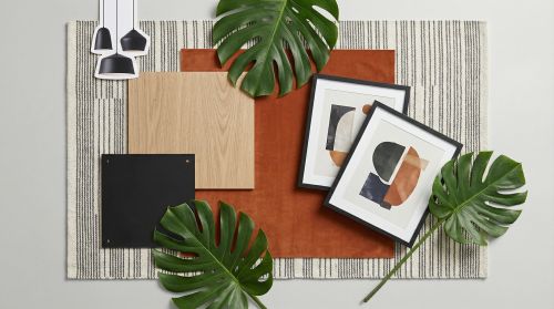 Moodboard con muestras de materiales de interior Moodboard con IA con muestras de materiales hecho en Raya: alfombra, chapa de madera, tejido, lámparas y láminas vistos desde arriba